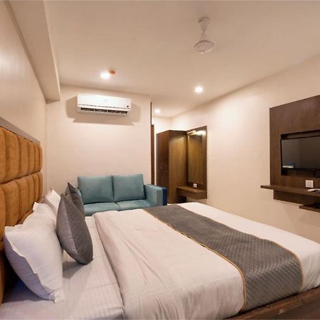 Hotel Royal 24 Αχμπανταμπάντ Εξωτερικό φωτογραφία