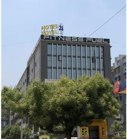 Hotel Royal 24 Αχμπανταμπάντ Εξωτερικό φωτογραφία