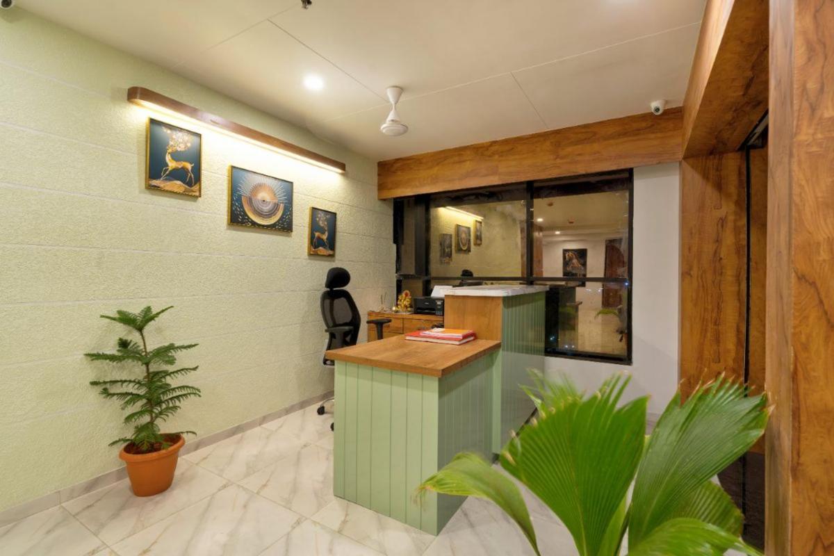 Hotel Royal 24 Αχμπανταμπάντ Εξωτερικό φωτογραφία