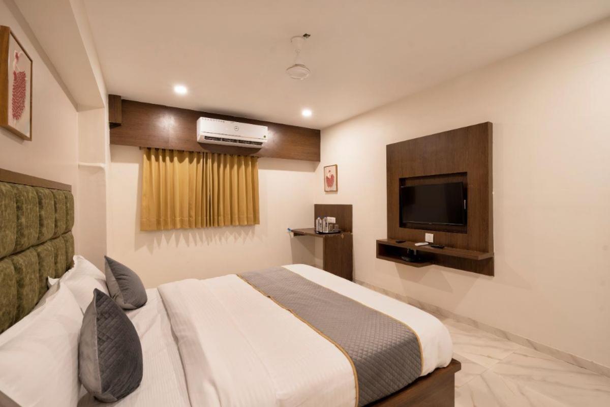 Hotel Royal 24 Αχμπανταμπάντ Εξωτερικό φωτογραφία