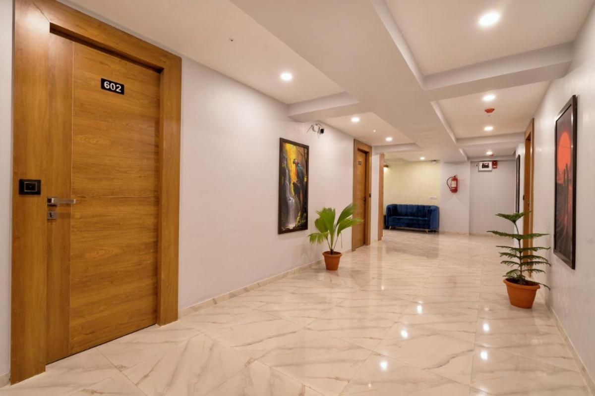 Hotel Royal 24 Αχμπανταμπάντ Εξωτερικό φωτογραφία