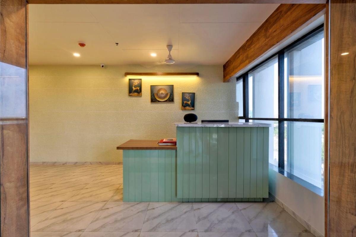 Hotel Royal 24 Αχμπανταμπάντ Εξωτερικό φωτογραφία