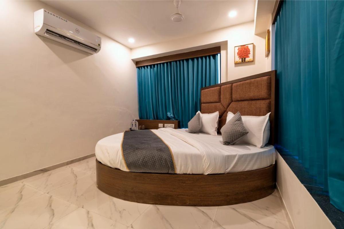 Hotel Royal 24 Αχμπανταμπάντ Εξωτερικό φωτογραφία