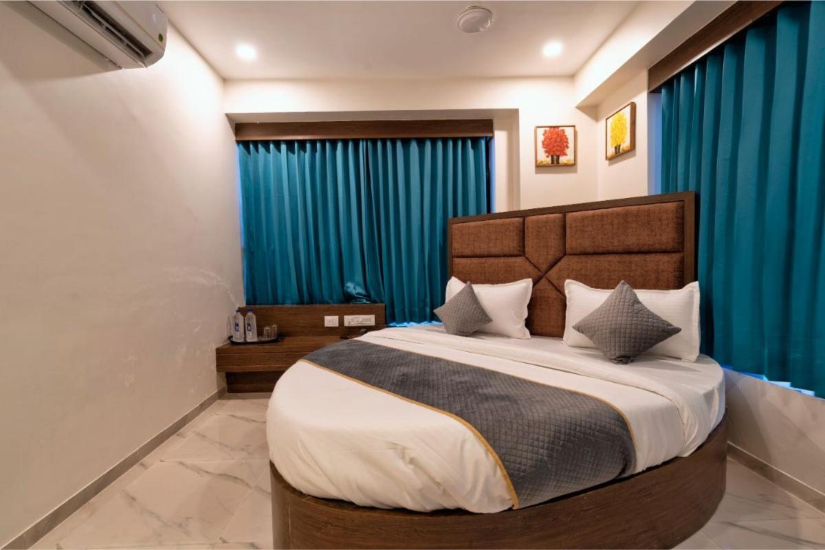 Hotel Royal 24 Αχμπανταμπάντ Εξωτερικό φωτογραφία