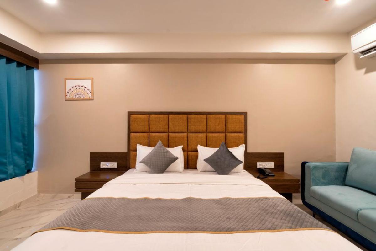 Hotel Royal 24 Αχμπανταμπάντ Εξωτερικό φωτογραφία