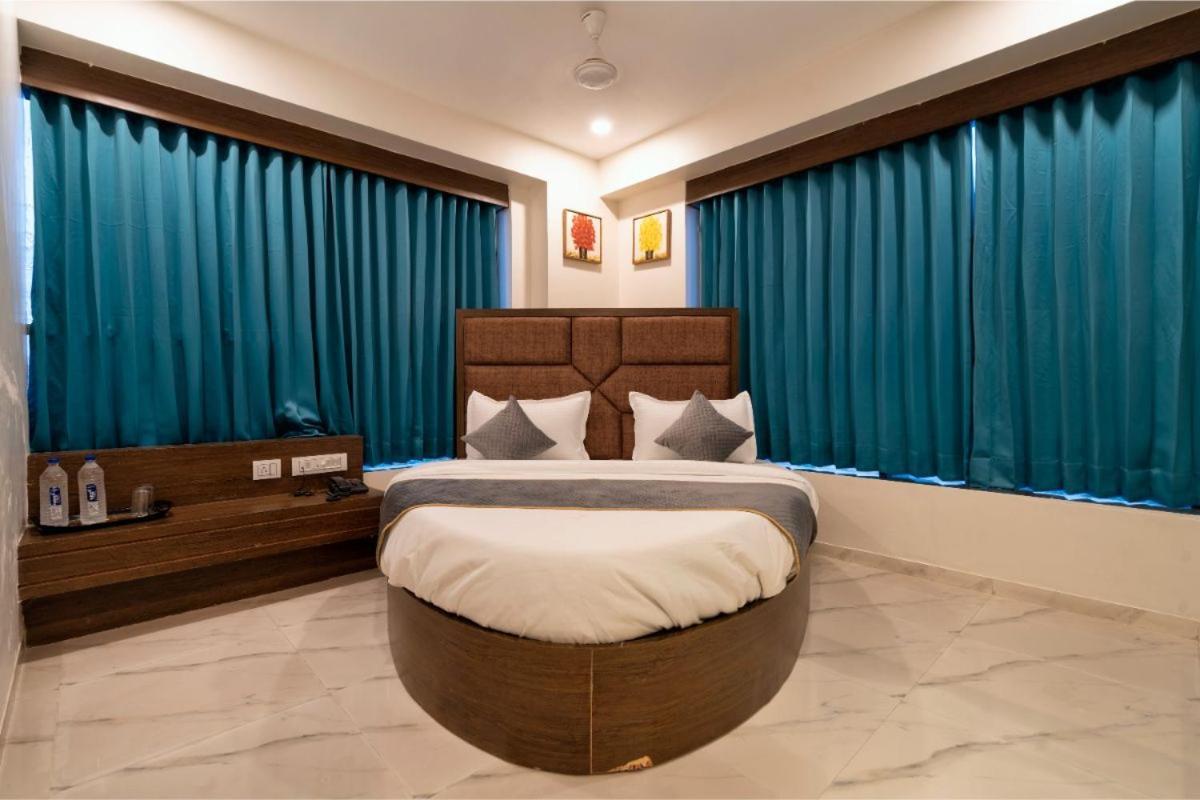 Hotel Royal 24 Αχμπανταμπάντ Εξωτερικό φωτογραφία