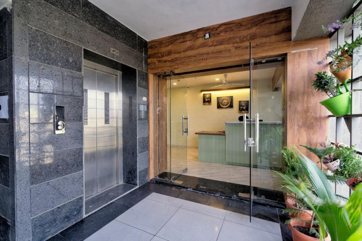 Hotel Royal 24 Αχμπανταμπάντ Εξωτερικό φωτογραφία
