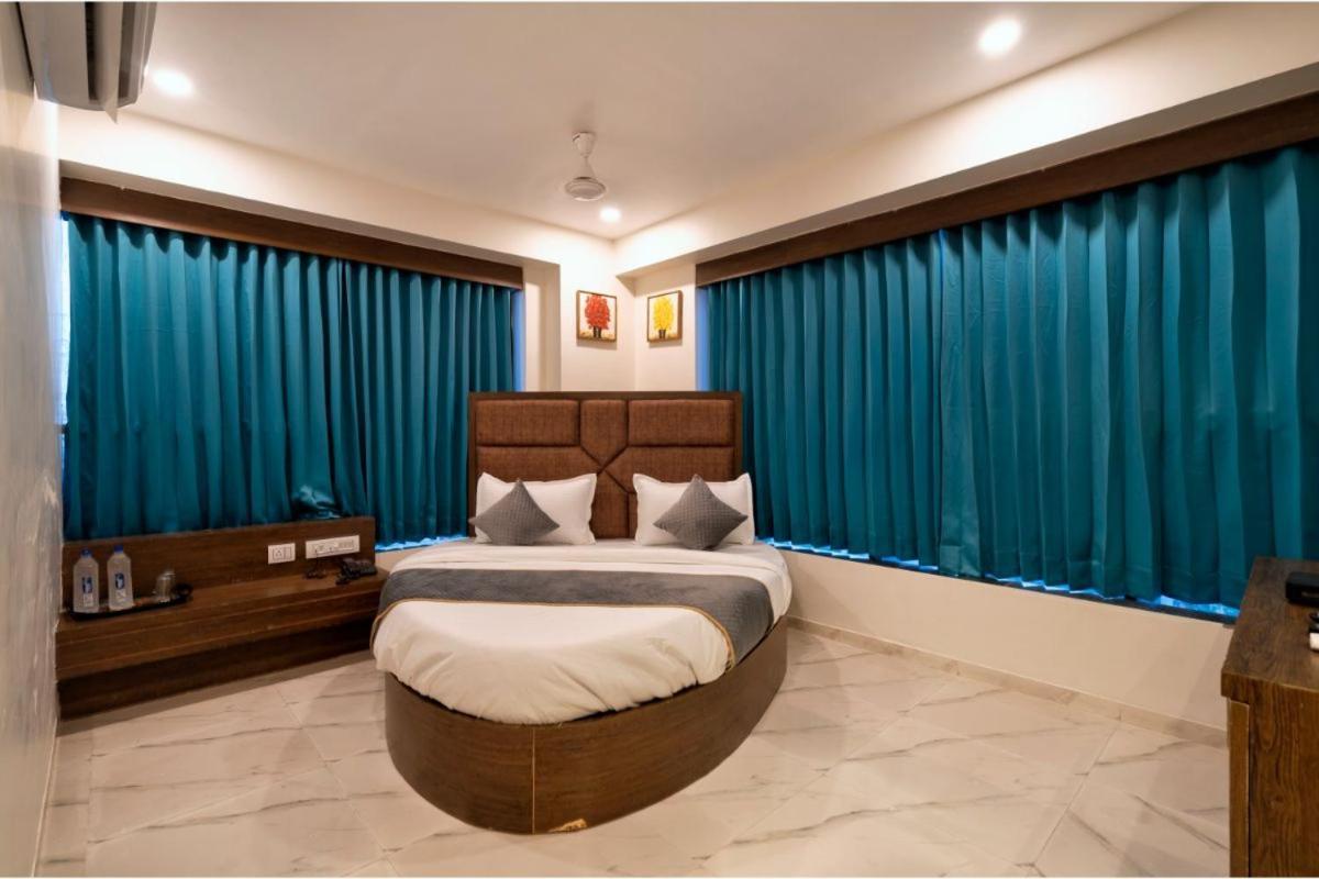 Hotel Royal 24 Αχμπανταμπάντ Εξωτερικό φωτογραφία