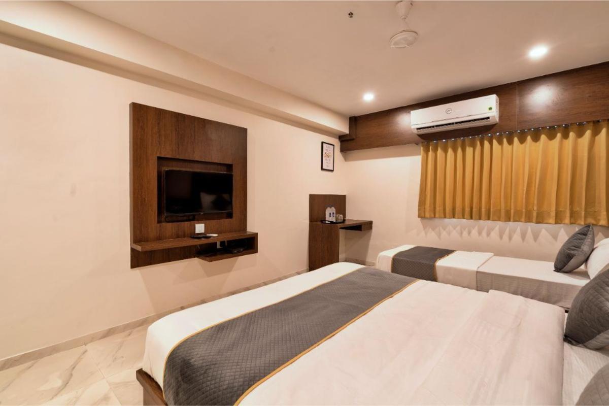 Hotel Royal 24 Αχμπανταμπάντ Εξωτερικό φωτογραφία