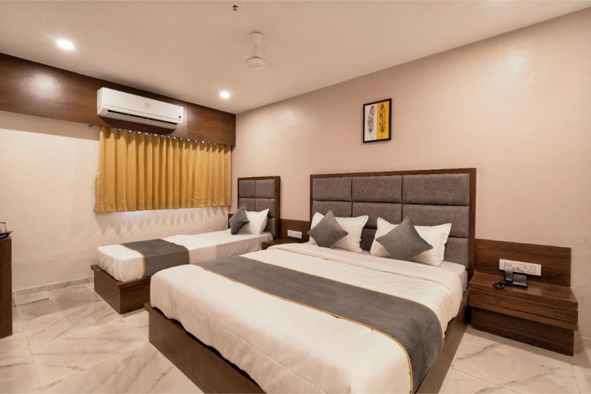 Hotel Royal 24 Αχμπανταμπάντ Εξωτερικό φωτογραφία