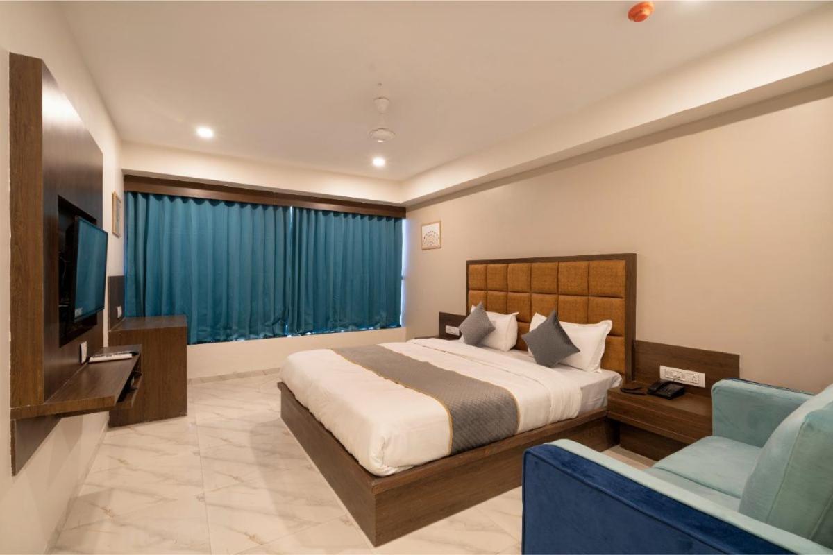 Hotel Royal 24 Αχμπανταμπάντ Εξωτερικό φωτογραφία