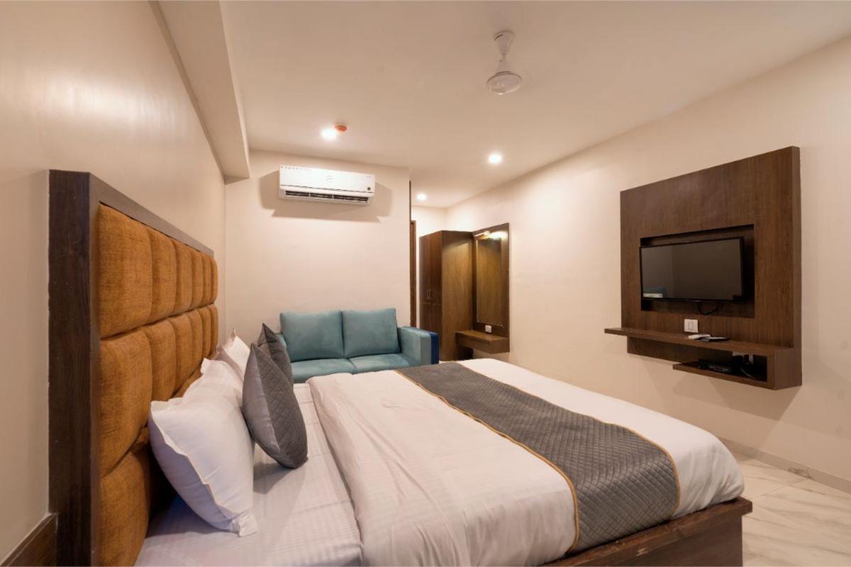 Hotel Royal 24 Αχμπανταμπάντ Εξωτερικό φωτογραφία