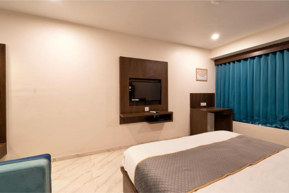 Hotel Royal 24 Αχμπανταμπάντ Εξωτερικό φωτογραφία