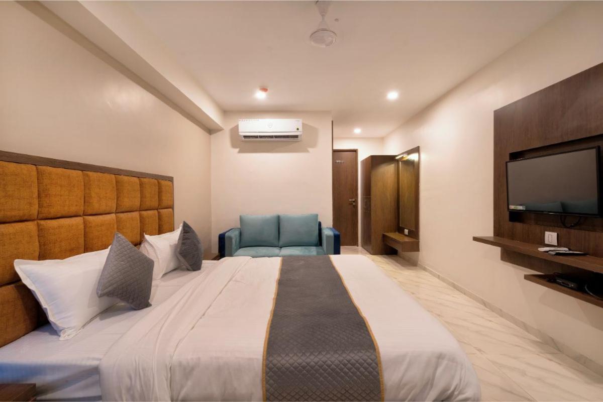 Hotel Royal 24 Αχμπανταμπάντ Εξωτερικό φωτογραφία